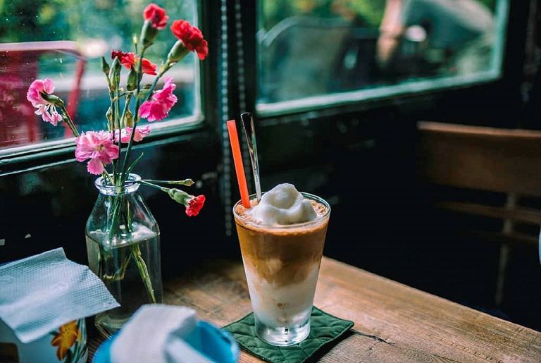 Cà phê cốt dừa được tạo ra nhờ công thức pha chế đặc biệt đã trở thành xu hướng đồ uống giới trẻ hiện nay
