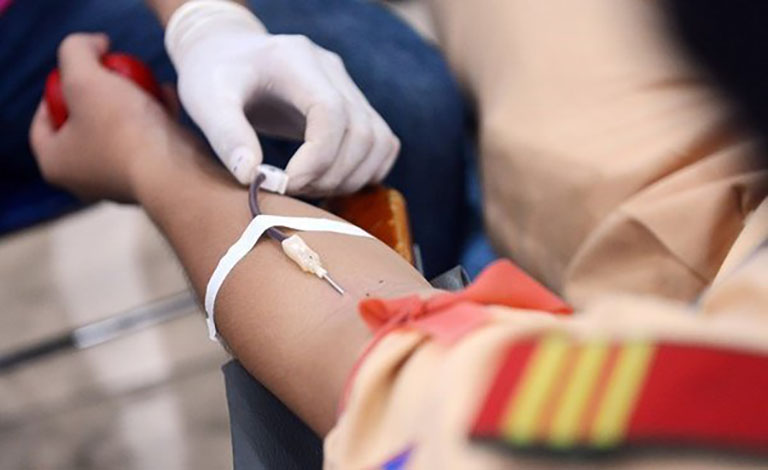 Người bị gan nhiễm mỡ nên tiến hành hiến máu dưới sự hướng dẫn của bác sĩ