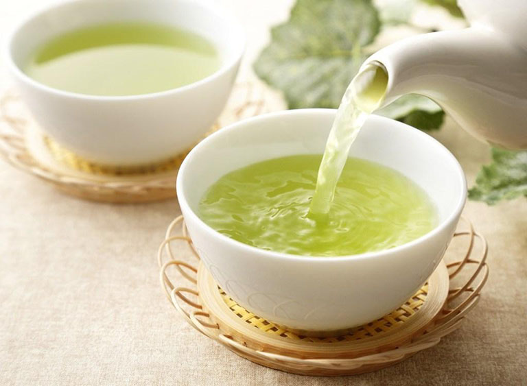 Uống trà xanh mỗi ngày mang lại rất nhiều lợi ích cho gan và tim mạch