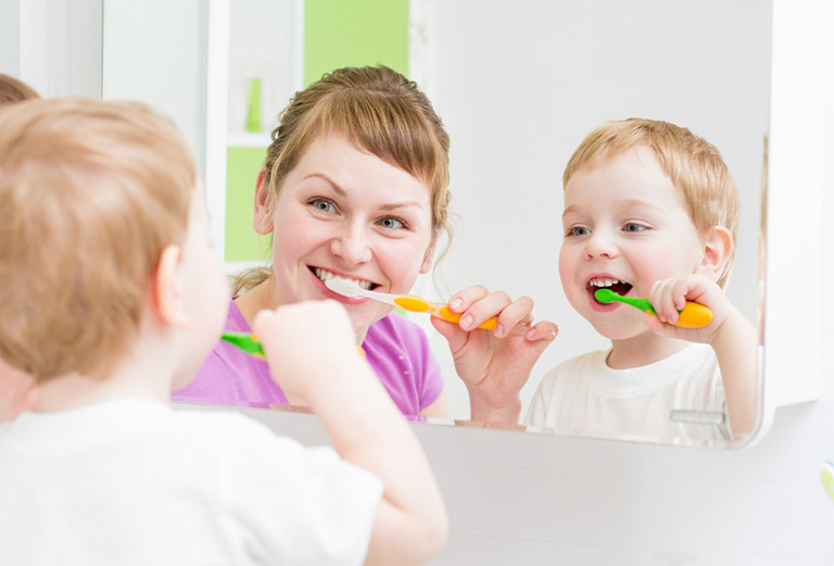 Phòng ngừa áp xe răng lợi cho bé