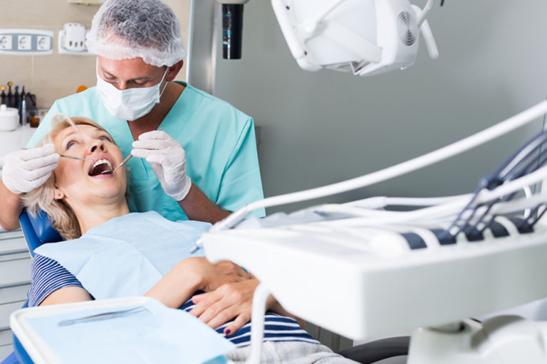 Các yếu tố liên quan đến chi phí điều trị áp xe răng