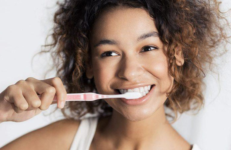 Cách chữa bị ê buốt răng sau sinh an toàn