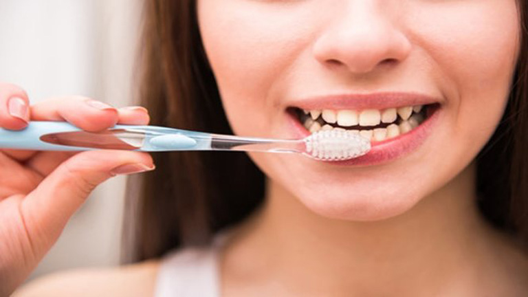 Cách Giảm Ê Buốt Răng Khi Tẩy Trắng Bằng Kem Đánh Răng