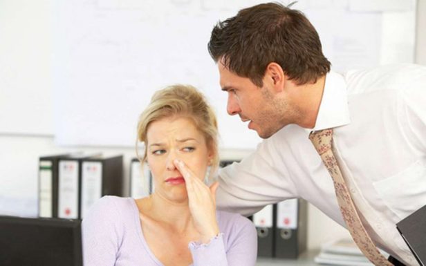 Mùi Amoniac trong hơi thở là gì?