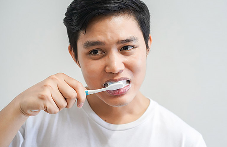 Chăm sóc và phòng ngừa kẽ răng bị hôi