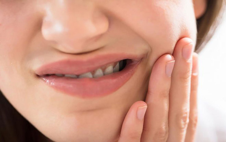Nhận biết triệu chứng sâu răng hàm