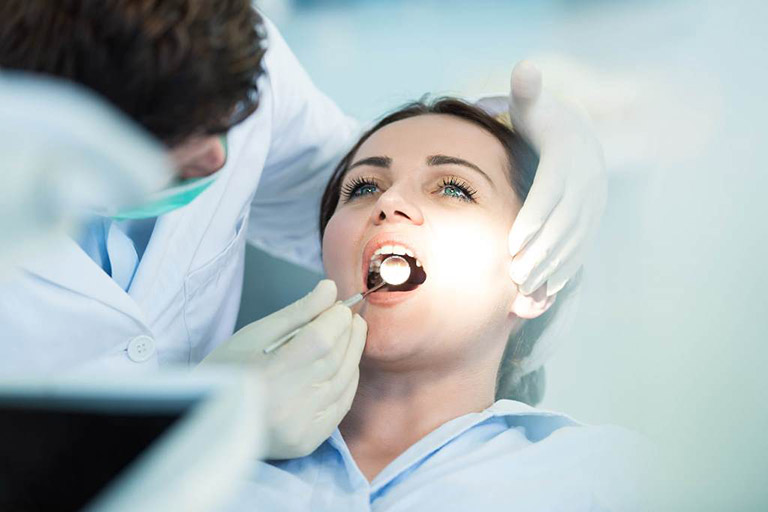 Sâu răng khôn có nên nhổ không?