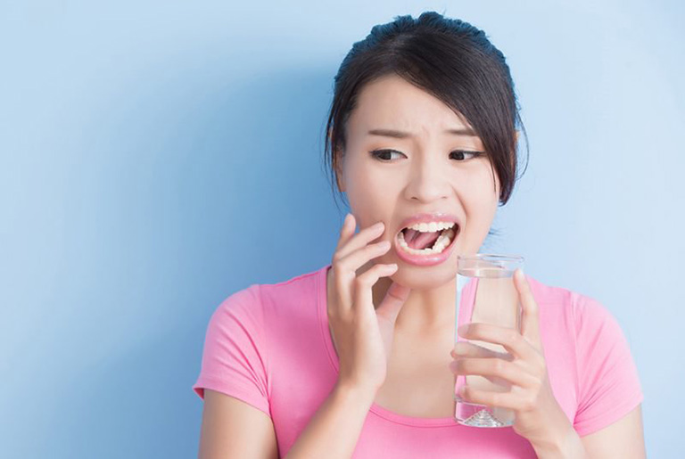 Cách khắc phục hôi miệng sau khi trám răng