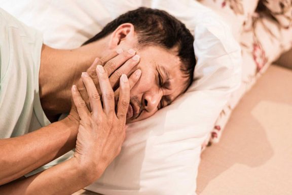 Đau Răng Khi Nằm Xuống Là Bị Gì? Có Nguy Hiểm Không?