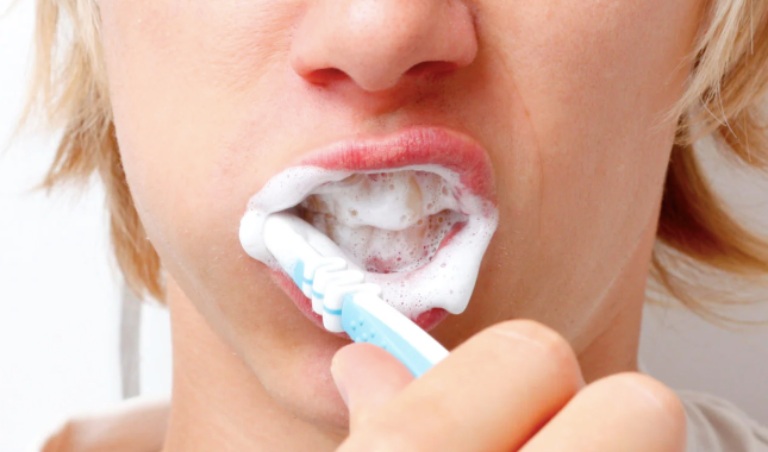 Lưu ý khi sử dụng kem đánh răng trị nhiệt miệng