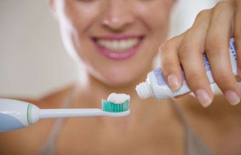 Dùng kem đánh răng trị nhiệt miệng có thật sự hiệu quả?