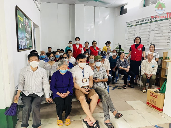 Thuốc Dân Tộc khám sức khỏe tổng quát cho hội người mù huyện Quốc Oai