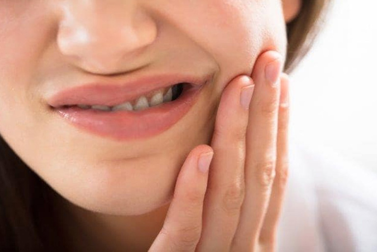 Triệu chứng nhận biết viêm tủy răng