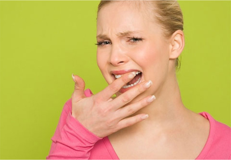 Ê buốt răng và chảy máu chân răng có nguy hiểm không?