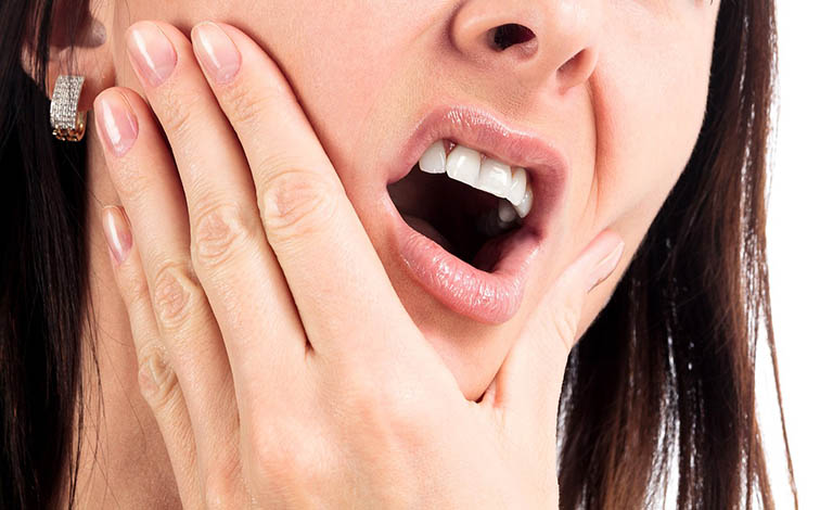 Chăm sóc răng sau khi bọc răng sứ