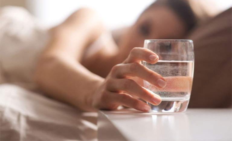 Cao huyết áp có nên uống nhiều nước không?