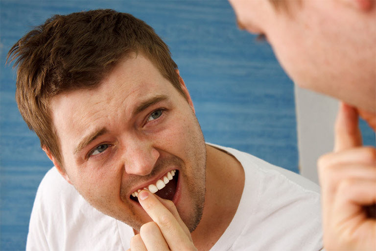 Răng bị ê buốt khi nhai là dấu hiệu bệnh gì?
