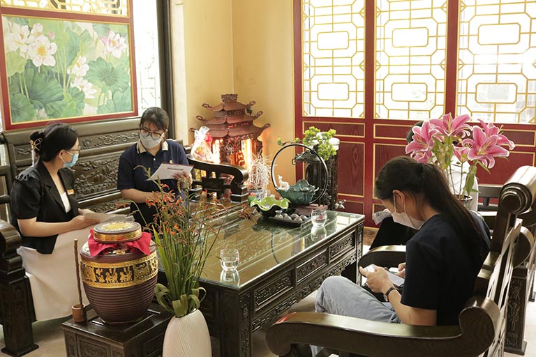 Hoạt động thăm khám mỗi ngày tại Trung tâm Da liễu Đông y Việt Nam