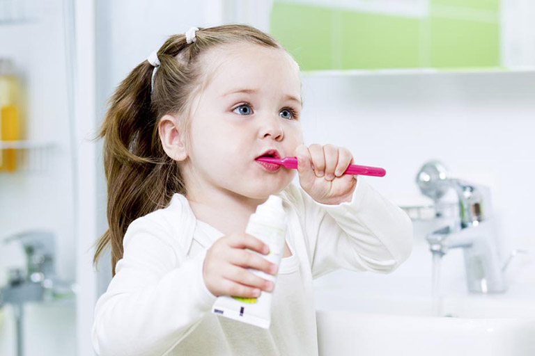 Lưu ý khi lấy tủy răng sữa cho trẻ em