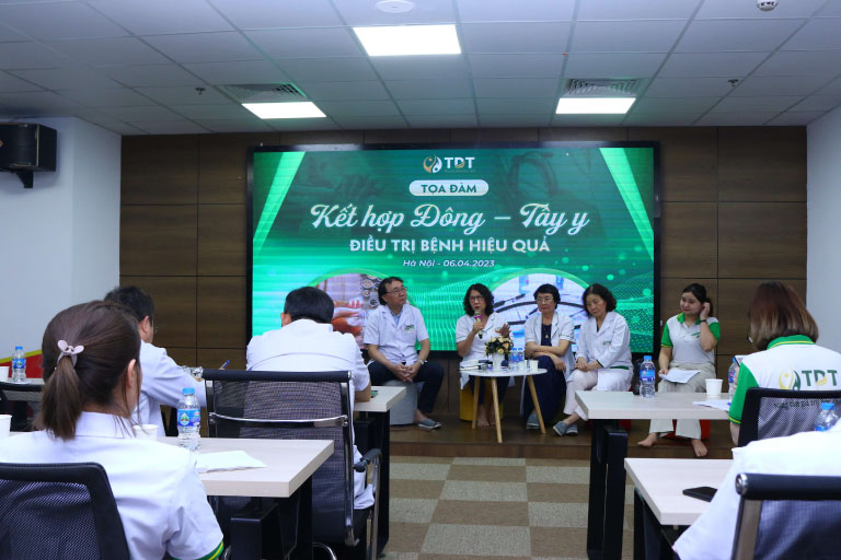 Bác sĩ Nguyễn Thị Tuyết Lan giải đáp thắc mắc cả bác sĩ trẻ