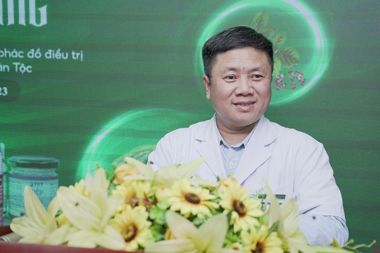 Thầy thuốc Phùng Hải Đăng tham dự và phát biểu đánh giá về dung dịch vệ sinh phụ nữ Diệp Phụ Khang