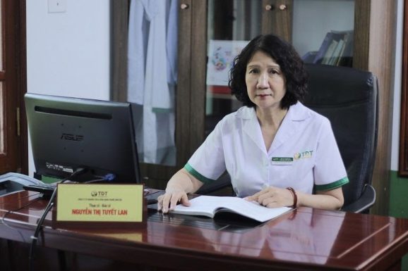 Bác sĩ Nguyễn Thị Tuyết Lan có nhiều năm kinh nghiệm chữa viêm da cơ địa