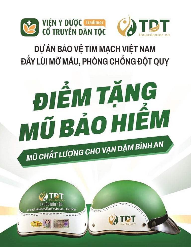 Thuốc dân tộc tặng mũ bảo hiểm miễn phí nhằm tuyên truyền cho dự án bảo vệ tim mạch Việt Nam