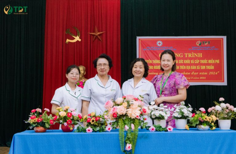 Đội ngũ bác sĩ tuyên truyền, thăm khám sức khỏe tim mạch miễn phí tại Tam Thuấn
