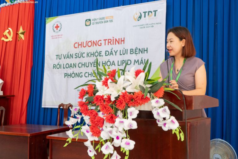 Ảnh bà Đinh Thị Kim Thoa chia sẻ về dự án “ Bảo vệ tim mạch Việt Nam ”