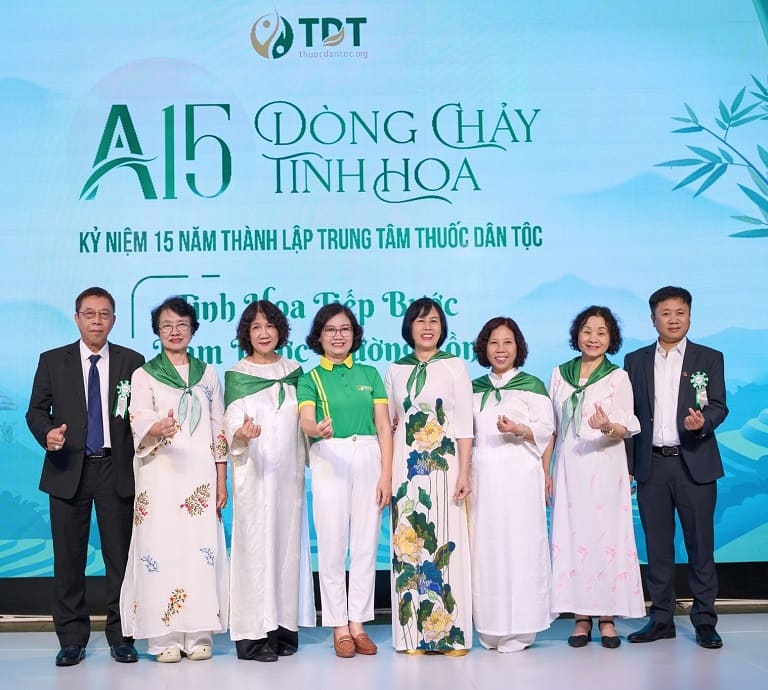 Lương y Phùng Hải Đăng tham gia sự kiện 15 năm thành lập Thuốc Dân Tộc