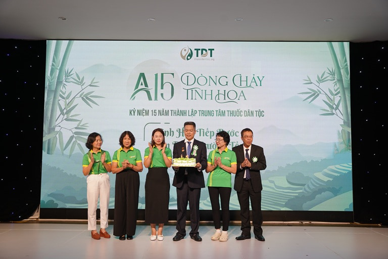 Trung tâm Thuốc dân tộc tổ chức lễ kỷ niệm tròn 15 năm thành lập và phát triển